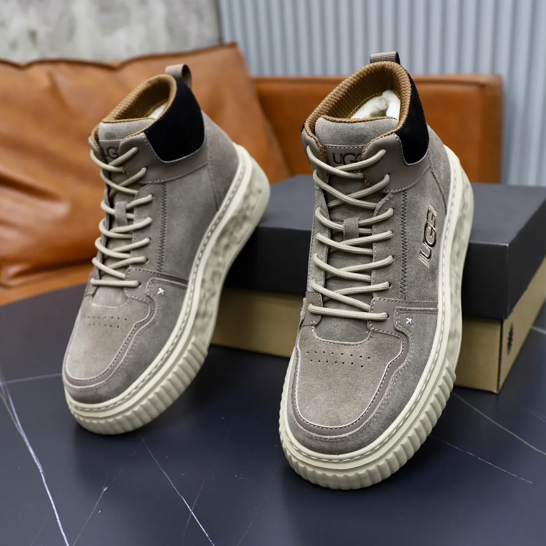 Ex-factory price: 620💰Thick wool imported from Australia Brand: UGG genuine purchase Size: 39-44 Grade: Official website 1:1 Material: First layer of genuine leather waterproof and antifreeze upper Real wool lining Original non-slip soft wear-resistant outsole Style category: Men's casual shoes Trendy style Comfortable on the feet Color: Official website color synchronization